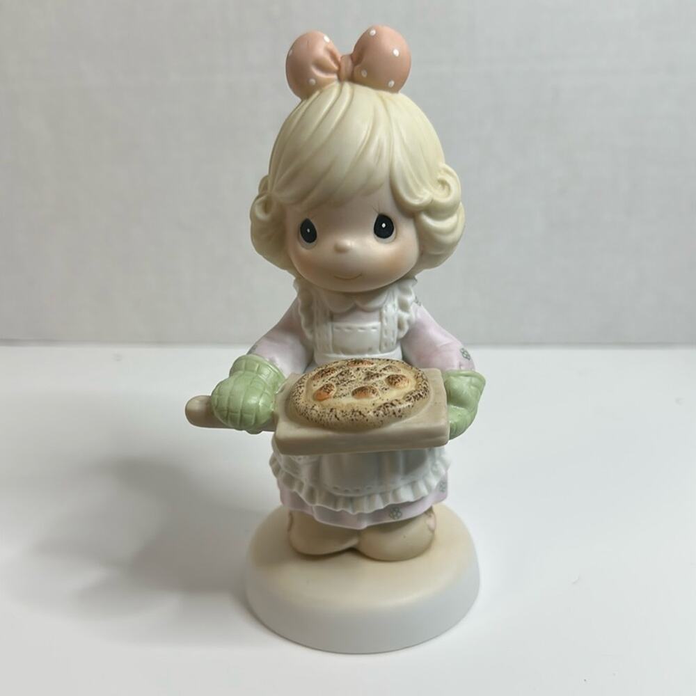 Vintage 1999 Precious Moments Figurine